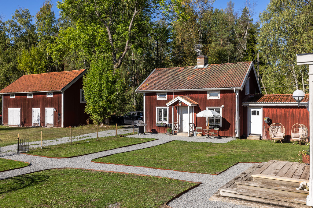 Charmig och komplett hästgård med två bostäder och ypperligt pendlingsläge – photo 106
