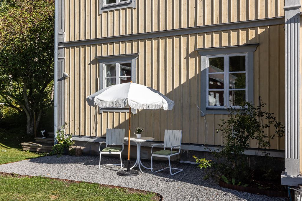 Charmig och komplett hästgård med två bostäder och ypperligt pendlingsläge – photo 20