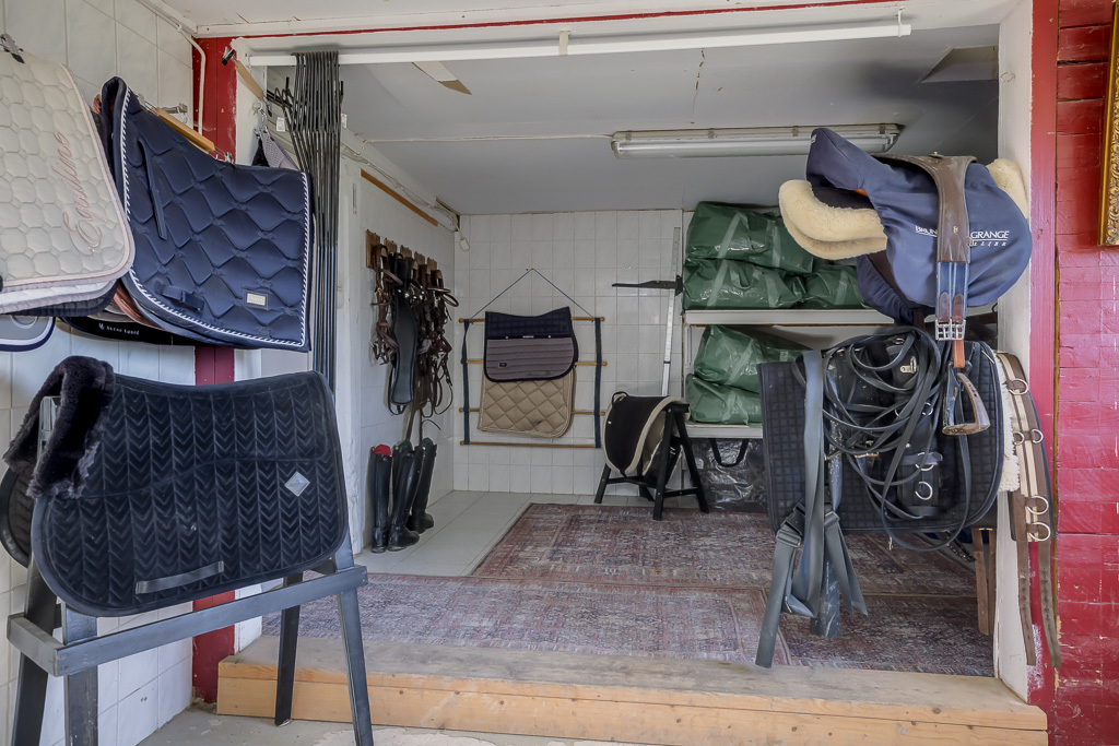 Charmig och komplett hästgård med två bostäder och ypperligt pendlingsläge – photo 73