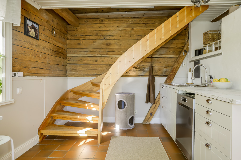 Charmig och komplett hästgård med två bostäder och ypperligt pendlingsläge – photo 95