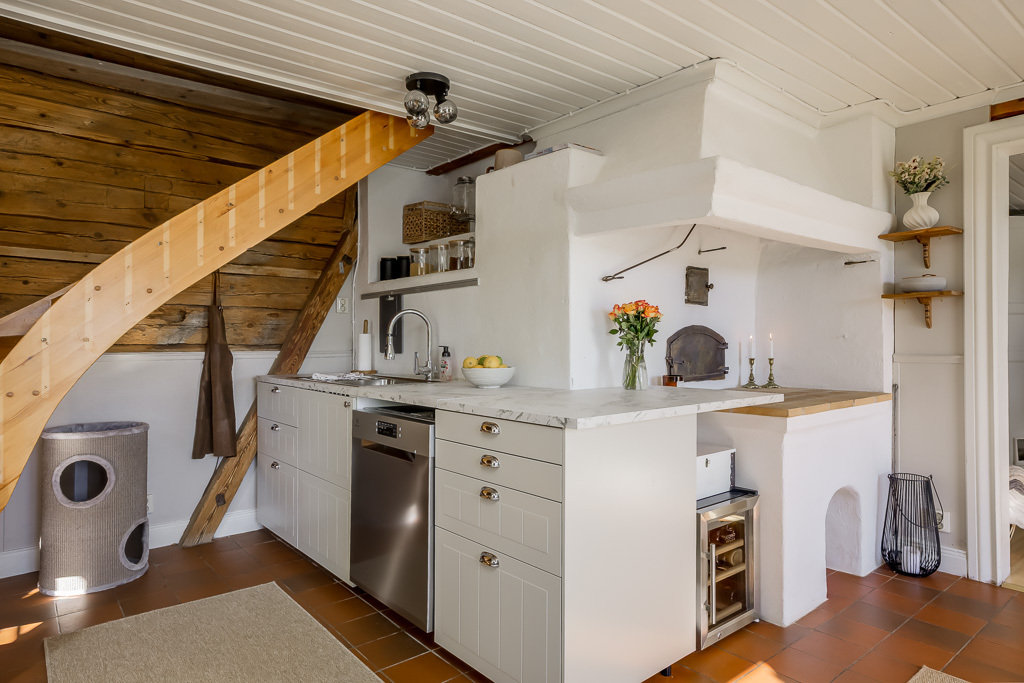 Charmig och komplett hästgård med två bostäder och ypperligt pendlingsläge – photo 94