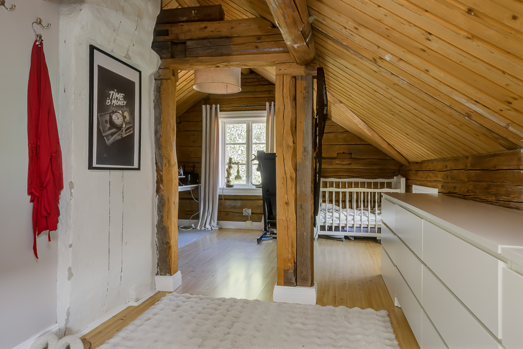 Charmig och komplett hästgård med två bostäder och ypperligt pendlingsläge – photo 104