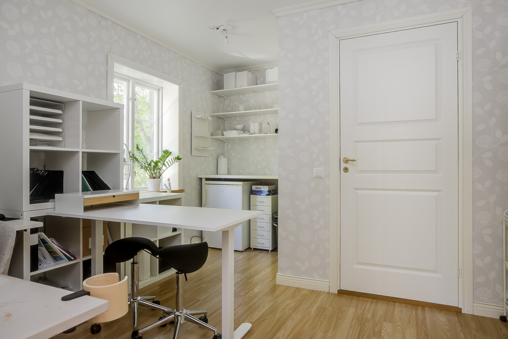 Charmig och komplett hästgård med två bostäder och ypperligt pendlingsläge – photo 45