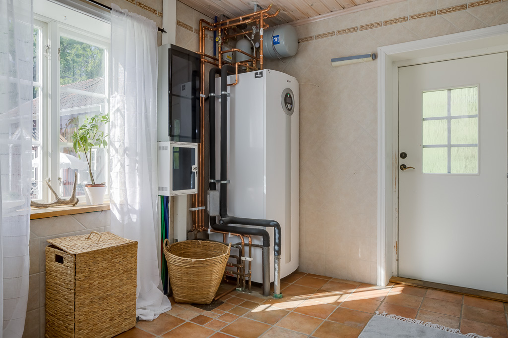Charmig och komplett hästgård med två bostäder och ypperligt pendlingsläge – photo 44