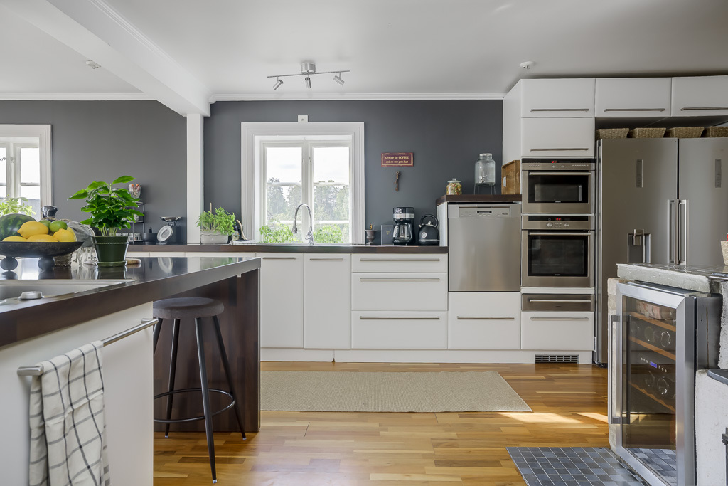 Charmig och komplett hästgård med två bostäder och ypperligt pendlingsläge – photo 31