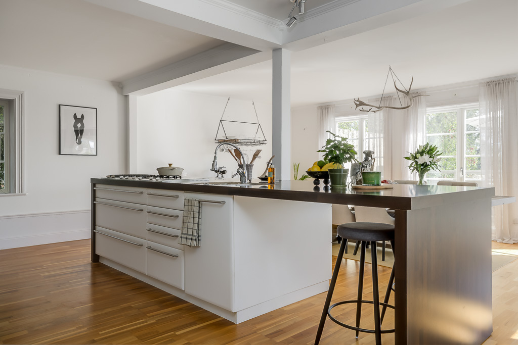 Charmig och komplett hästgård med två bostäder och ypperligt pendlingsläge – photo 32
