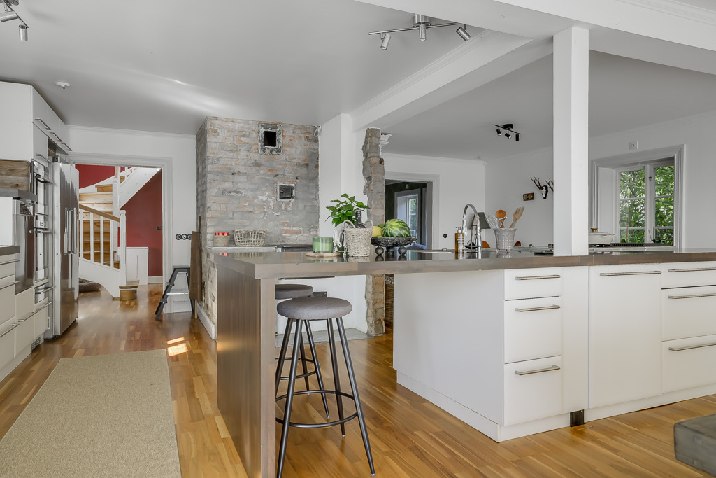 Charmig och komplett hästgård med två bostäder och ypperligt pendlingsläge – photo 30