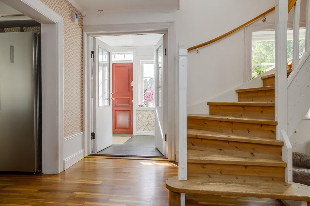 Charmig och komplett hästgård med två bostäder och ypperligt pendlingsläge – photo 23
