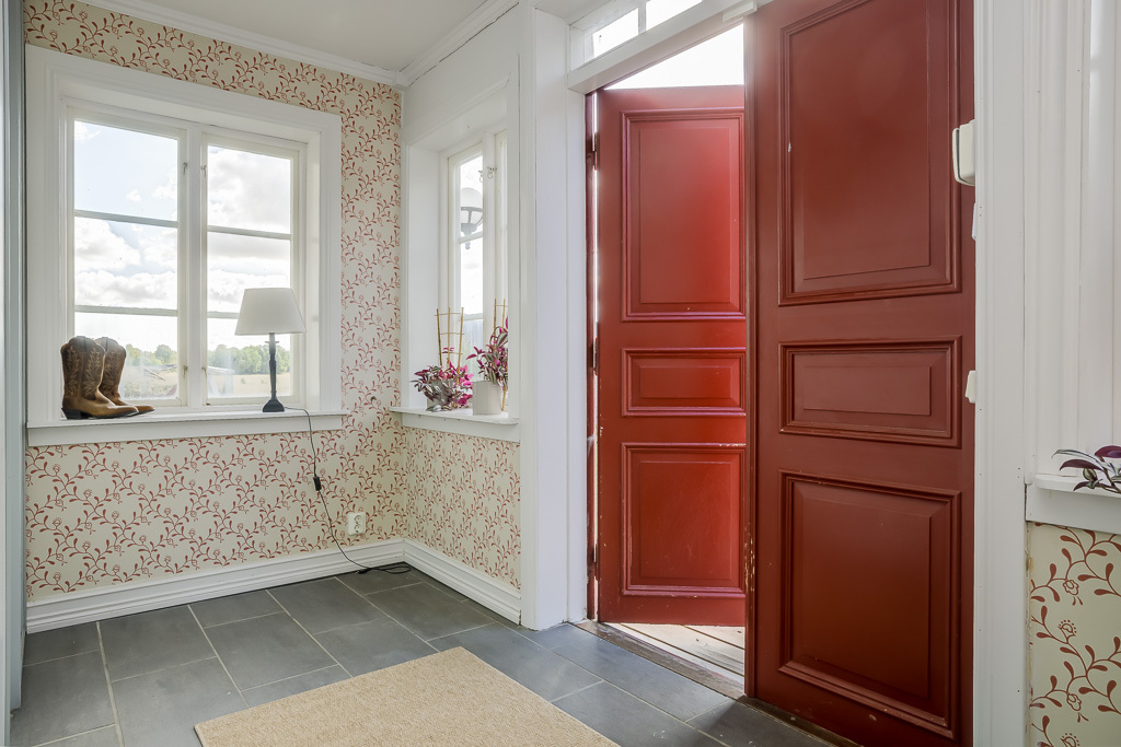 Charmig och komplett hästgård med två bostäder och ypperligt pendlingsläge – photo 24