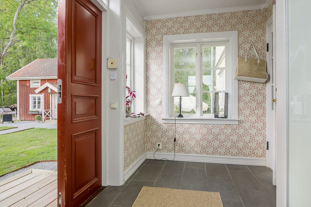 Charmig och komplett hästgård med två bostäder och ypperligt pendlingsläge – photo 22