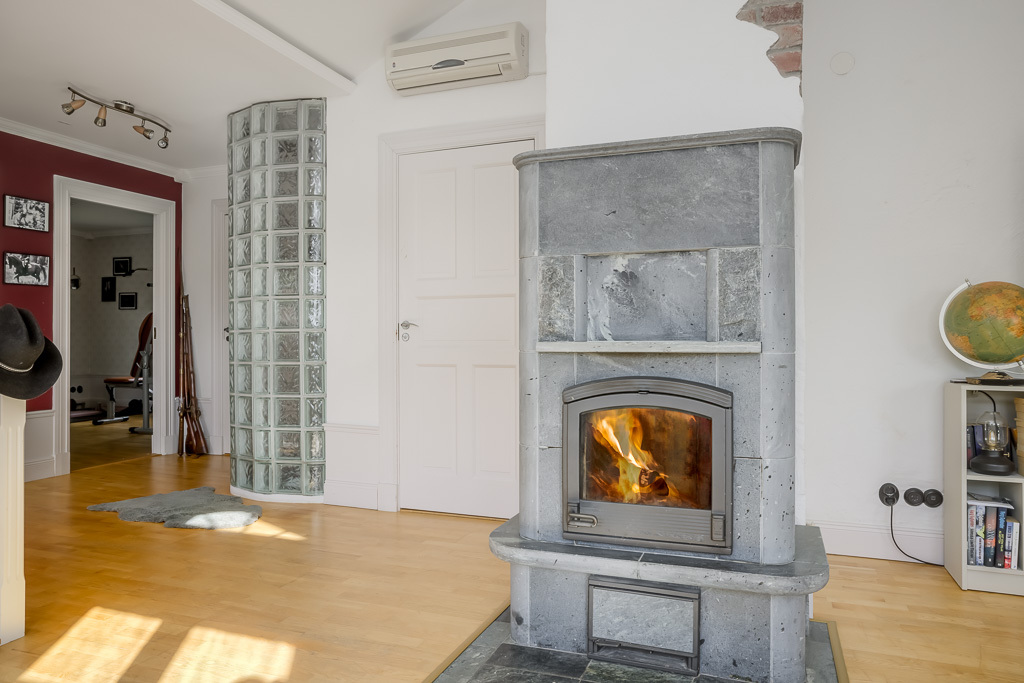 Charmig och komplett hästgård med två bostäder och ypperligt pendlingsläge – photo 57