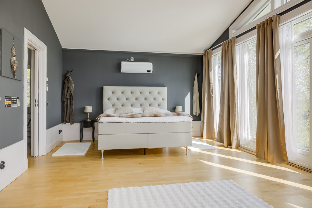 Charmig och komplett hästgård med två bostäder och ypperligt pendlingsläge – photo 46