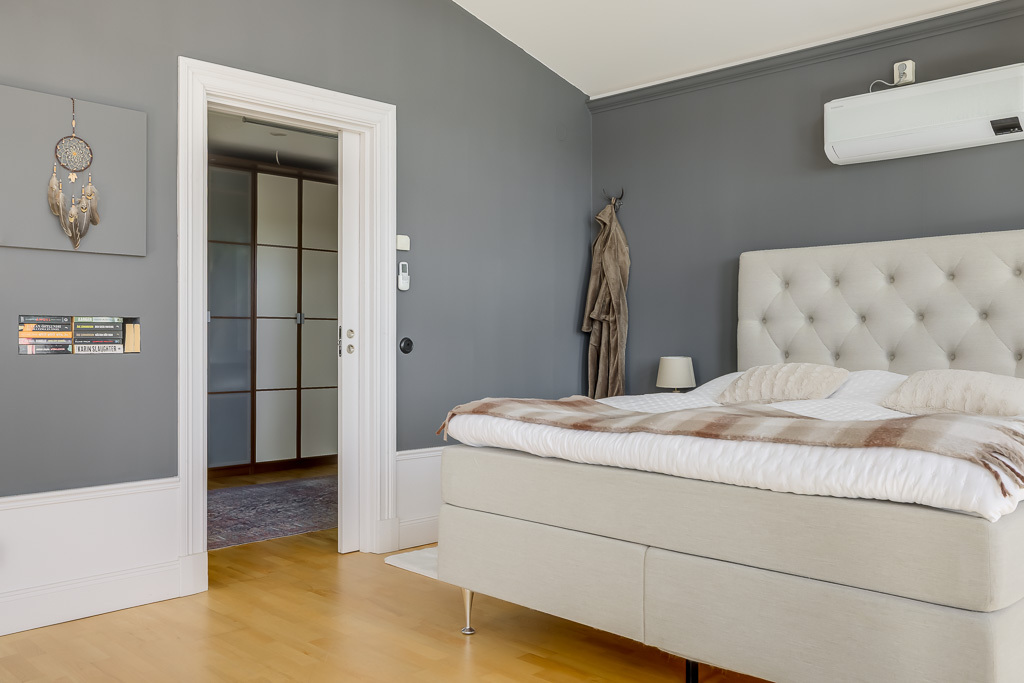 Charmig och komplett hästgård med två bostäder och ypperligt pendlingsläge – photo 49