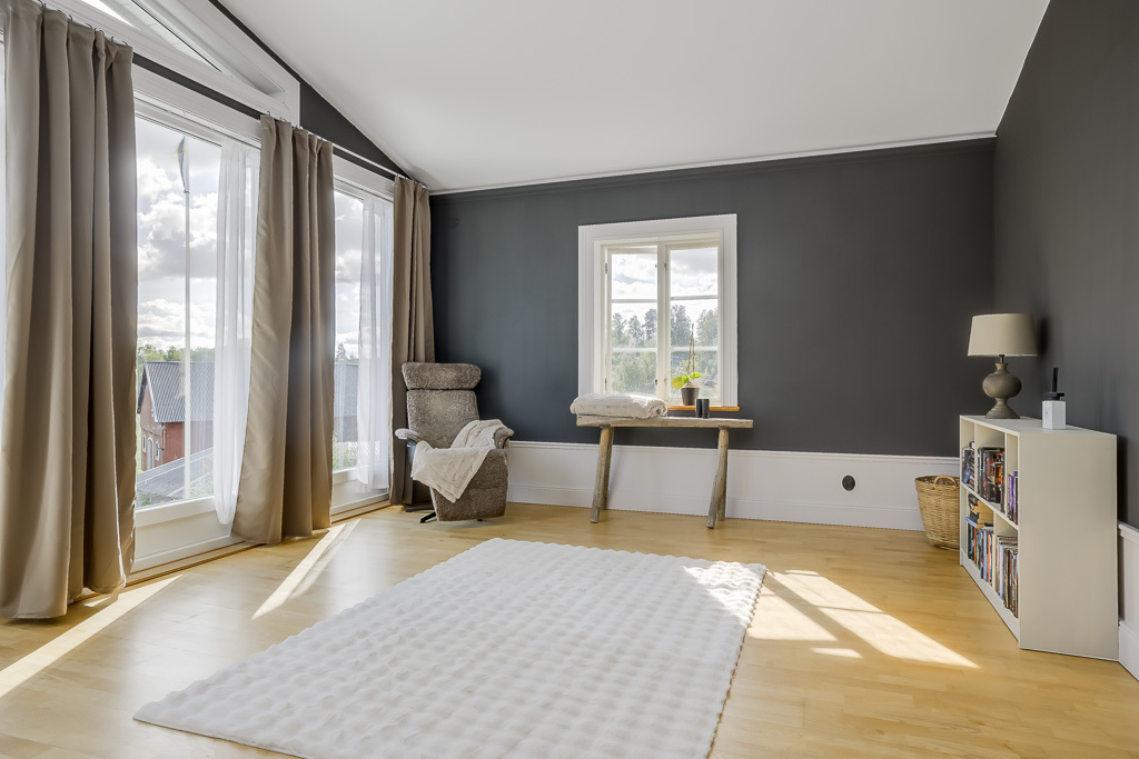 Charmig och komplett hästgård med två bostäder och ypperligt pendlingsläge – photo 48