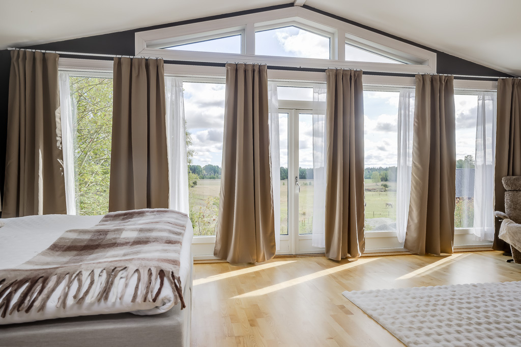 Charmig och komplett hästgård med två bostäder och ypperligt pendlingsläge – photo 10
