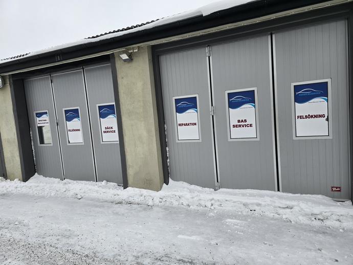 Foto Funktionell markplanslokal med stor lastport